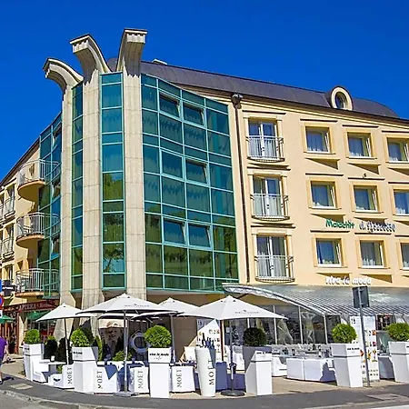 In With Balcony Hotel